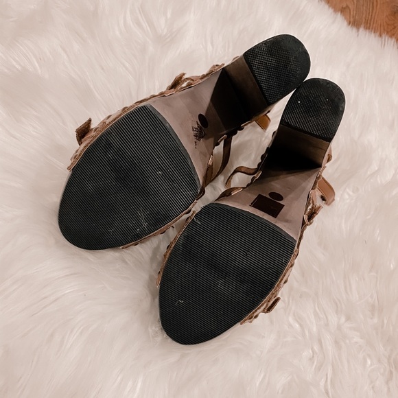 Studded Platform Clog Heel 7.5 - Picture 8 of 10